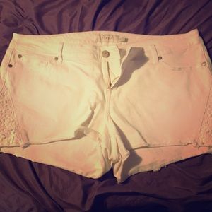 Size 18 torrid detailed side shorts